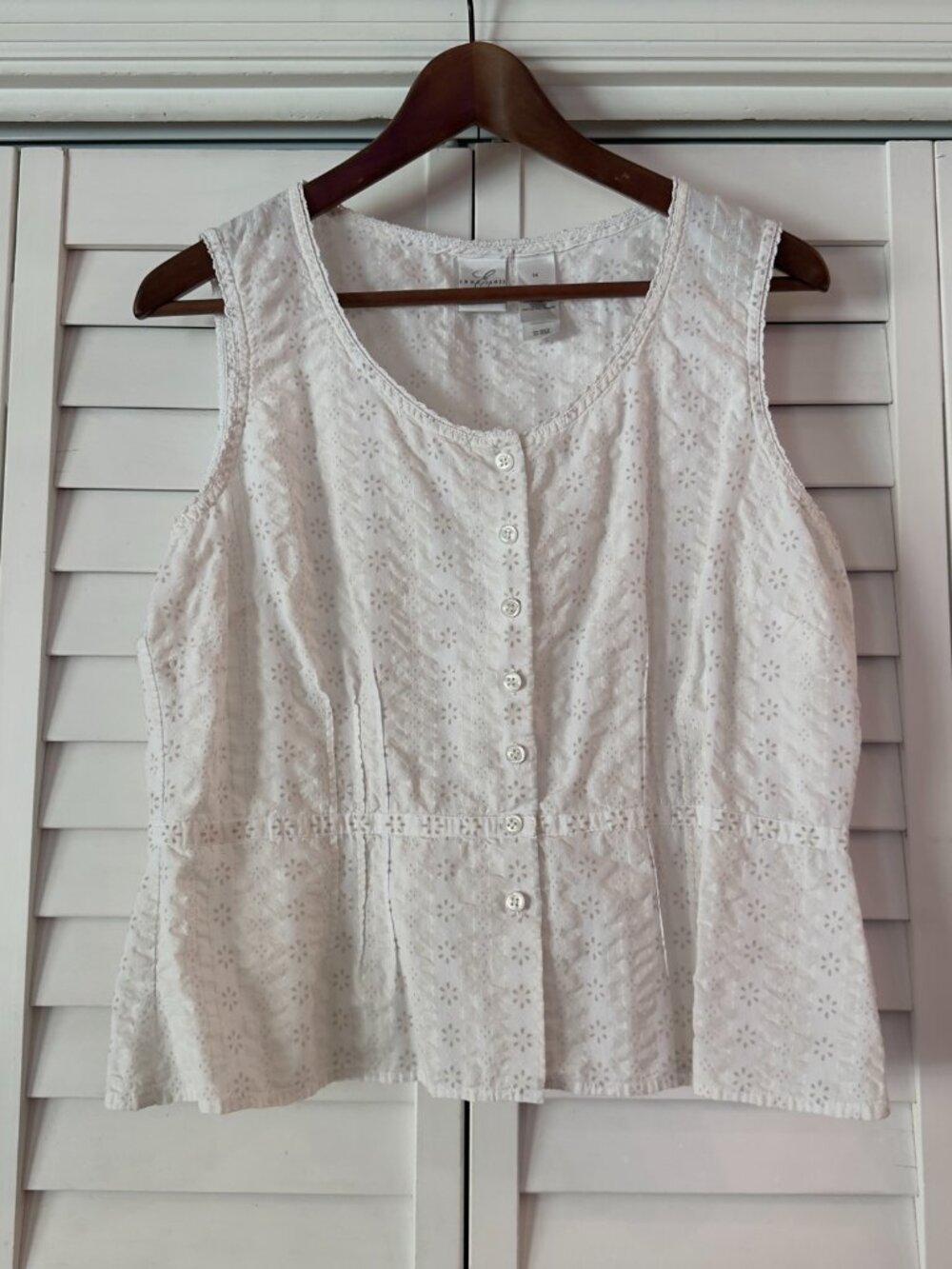 Emma James White Cotton Eyelet Sleeveless Blouse - Size 14 (L)
